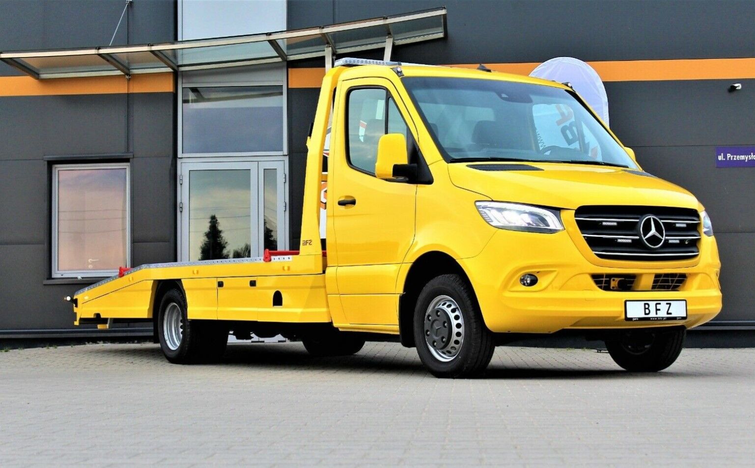 новый автовоз Mercedes-Benz 519