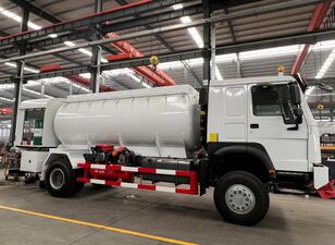 новая автоцистерна HOWO Sinotruk - fuel and Lube service truck
