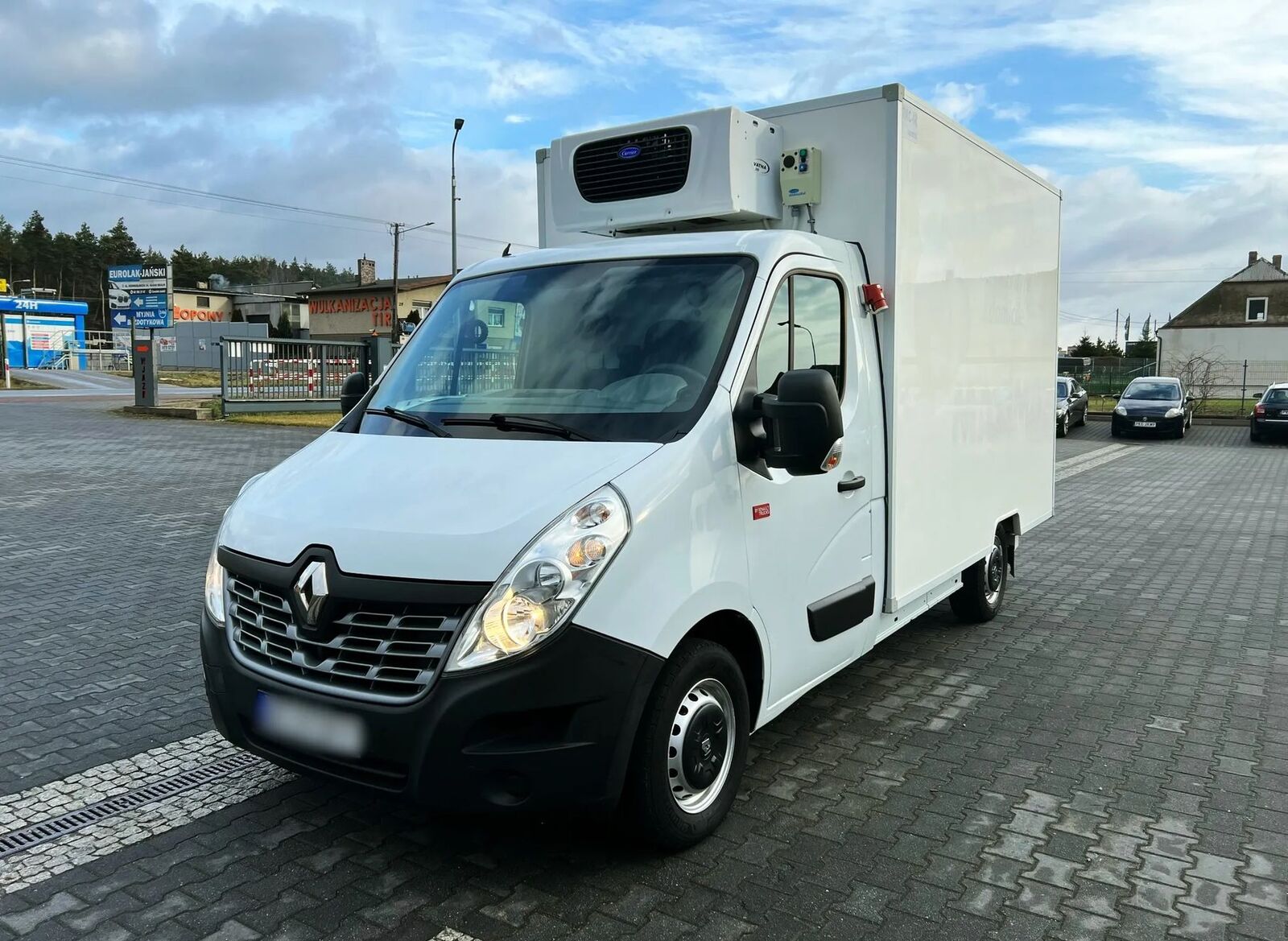 авторефрижератор < 3.5т Renault Master 145 DCi Refrigerated container Two chambers storage tank