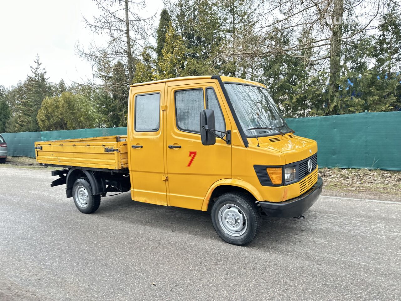 Купить бортовой грузовик < 3.5т Mercedes-Benz 208 D Польша Kościerzyna,  TZ38974