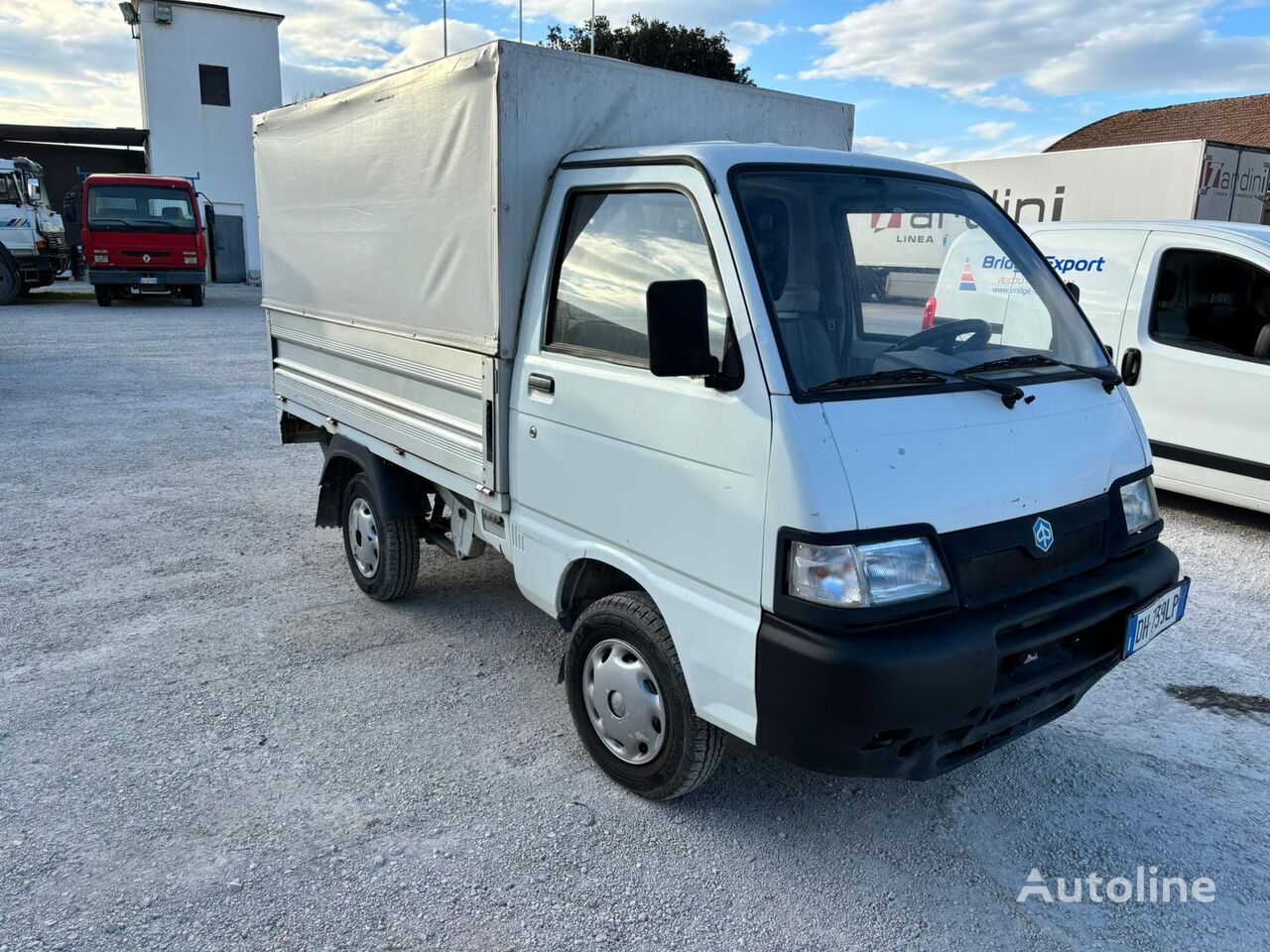 Купить тентованный грузовик < 3.5т Piaggio PORTER cassone centinato Италия  Macerata, EY38933