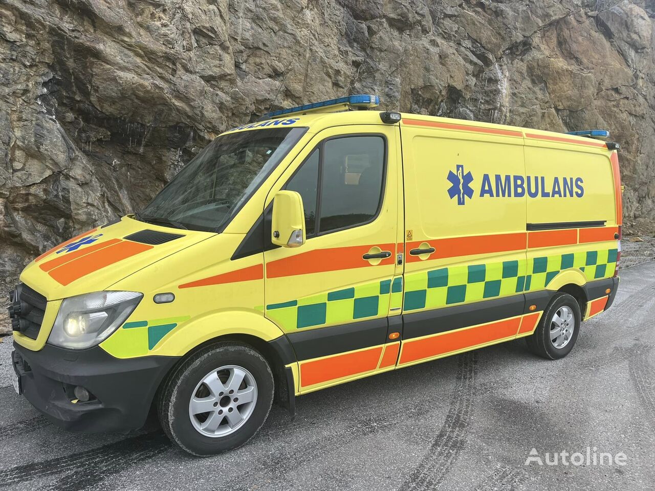 Купить машину скорой помощи Mercedes-Benz Sprinter 319 - AMBULANCE /  Krankenwagen - RESERVERAD !! Швеция Stockholm-Värmdö, BV37323