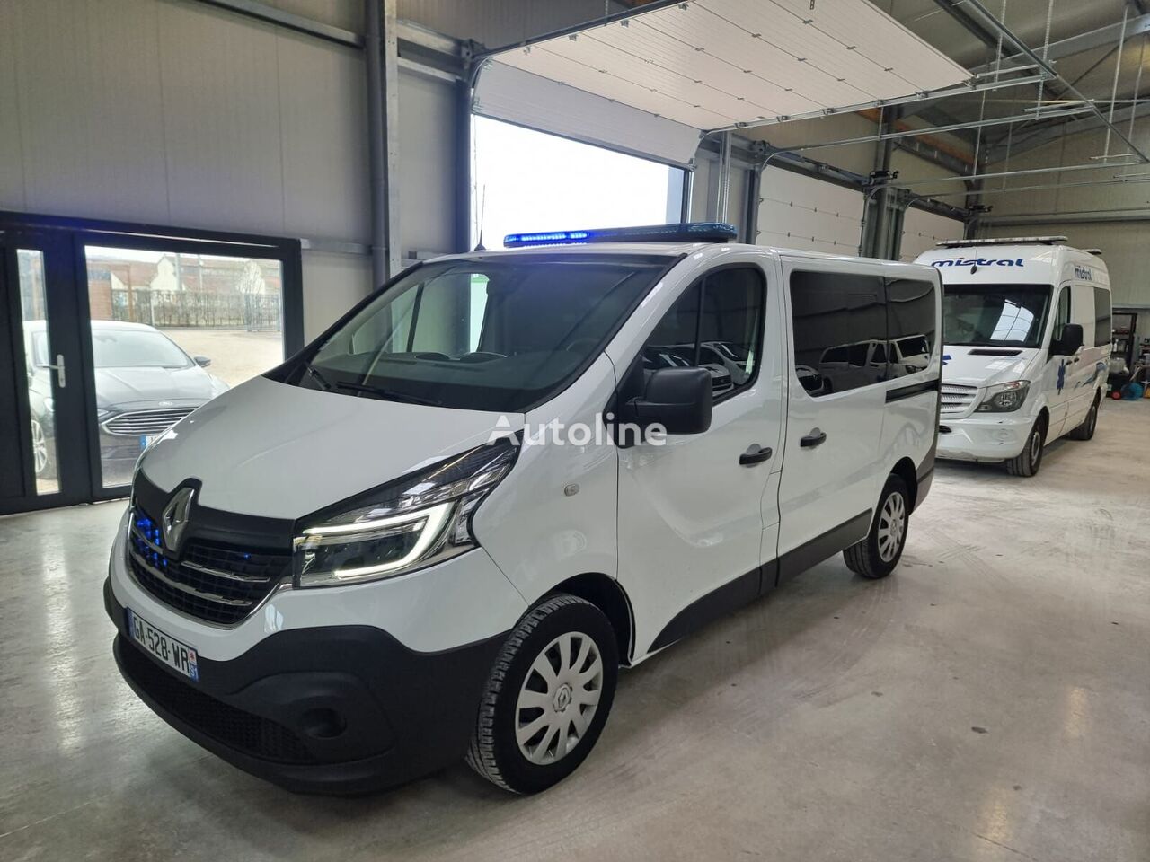 Купить машину скорой помощи Renault TRAFIC 120 CV - 2021 - 78 000 KM  Франция COMMERCY, FA33515