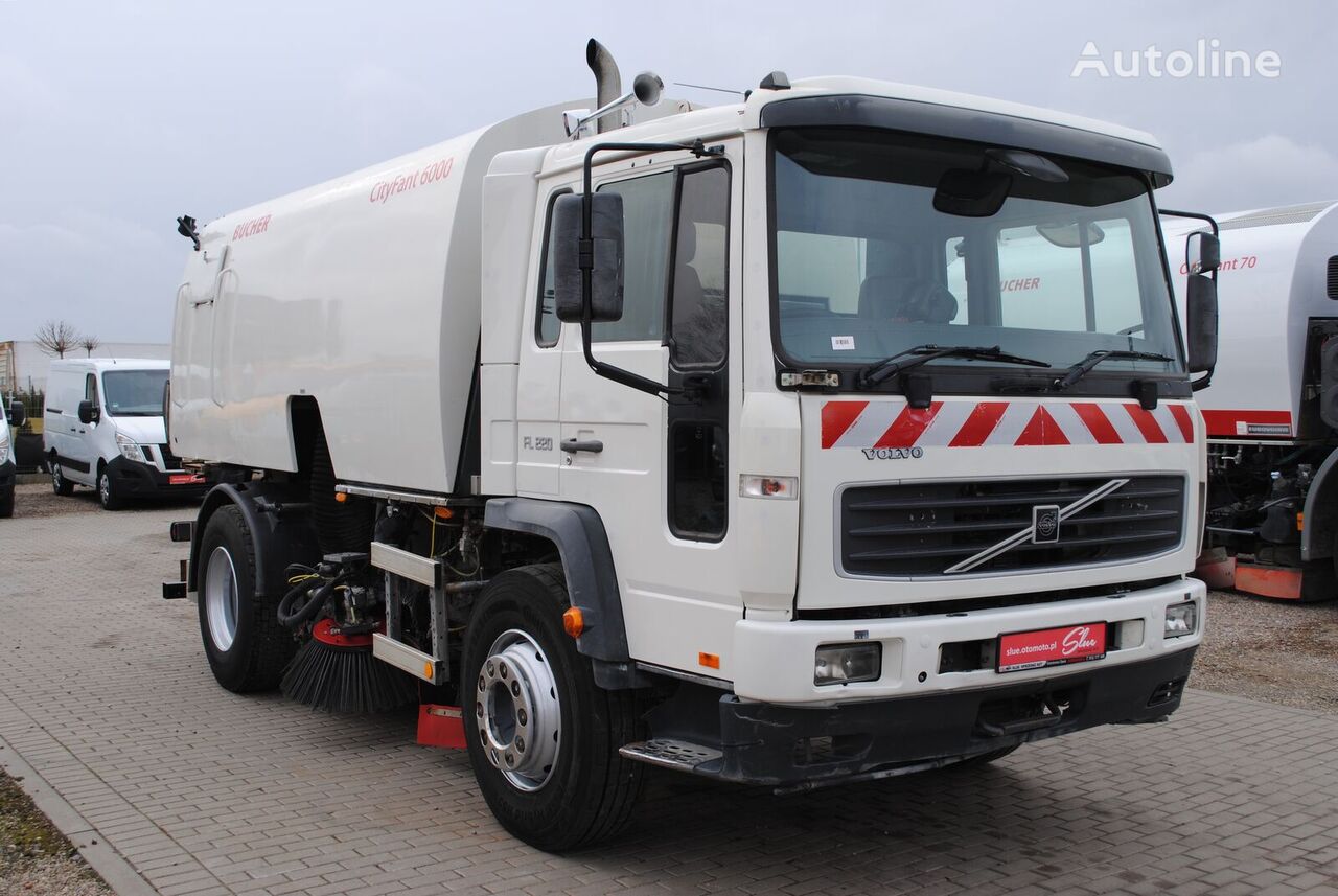 Купить уборочную машину Volvo FL 220 Zamiatarka BUCHER Kehrmaschine  Szczotki L/R Польша Sierakowice, XP33210