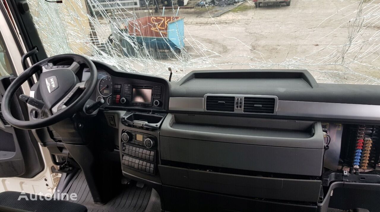 Купить блок управления MAN TGX EURO6, EURO 6 emission dashboard, panel  right side drive, se MAN TGX EURO6, EURO 6 emission dashboard, panel right  side drive, set to change driving position from